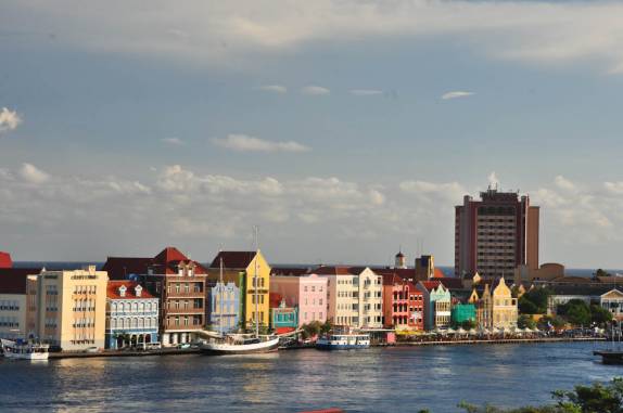 Punda vista de Otrabanda, bairros de Willemstad, em Curaçao